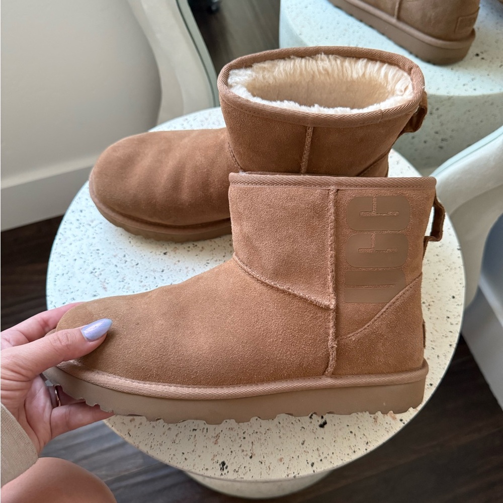 ❌SOLD❌UGG Classic Mini Rubber Logo Boots Ankle Chestnut Women 9